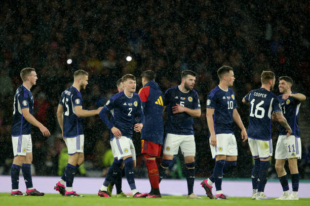 不少球迷和 不少球迷和