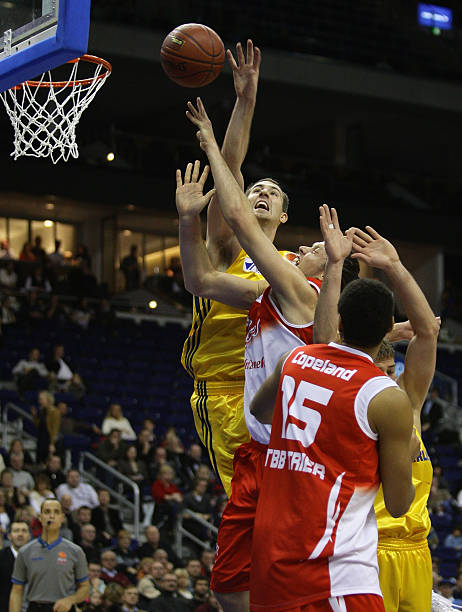 场足球的庆 场足球的庆